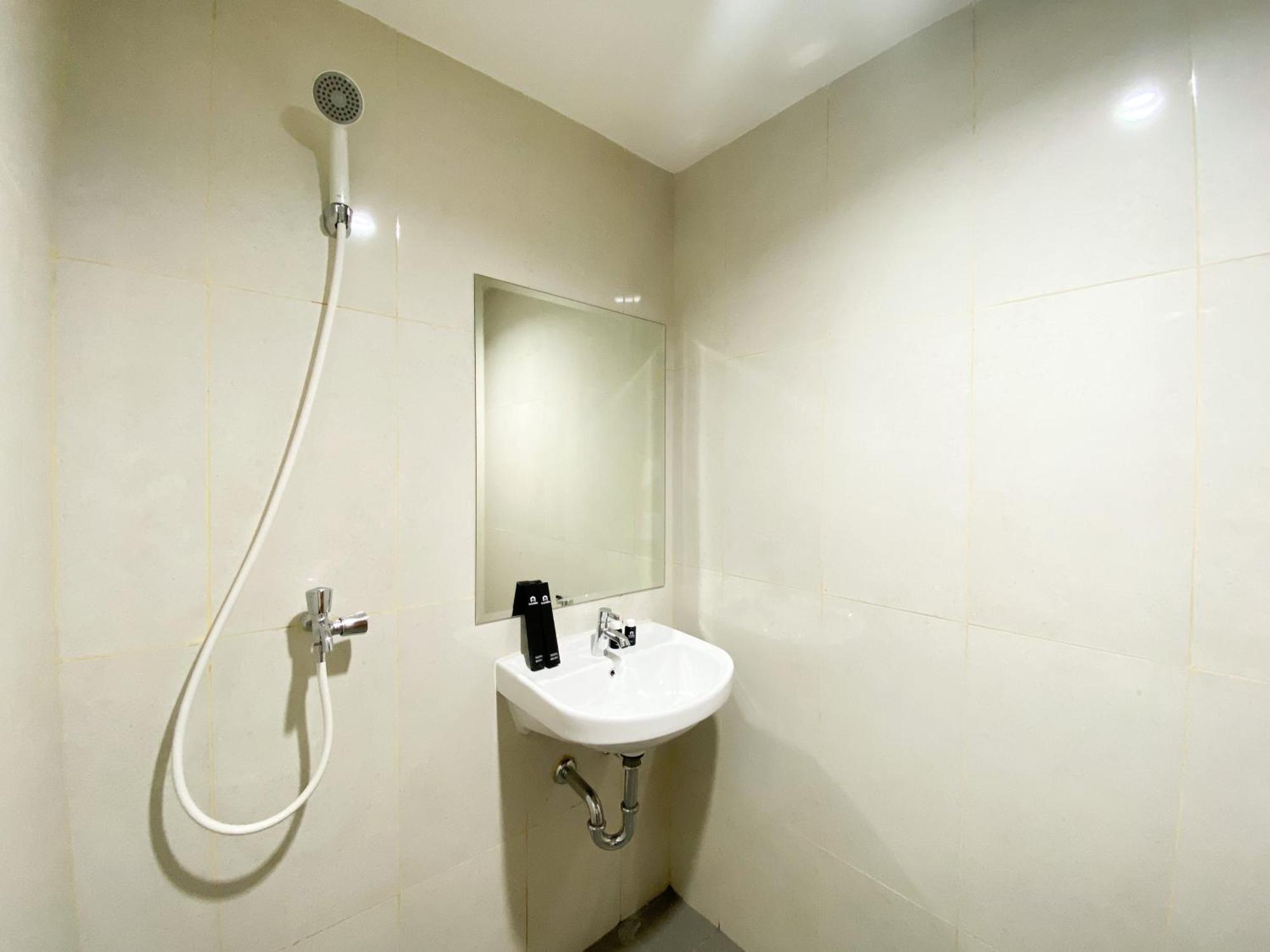 Simply Gateway Park Lrt By Travelio * Bekasi